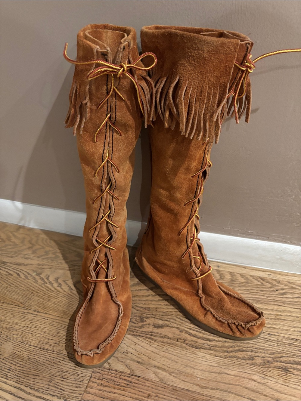 Vintage Minnetonka Women’s Front Lace Knee-High Fringe Boots Made in USA Sz 6